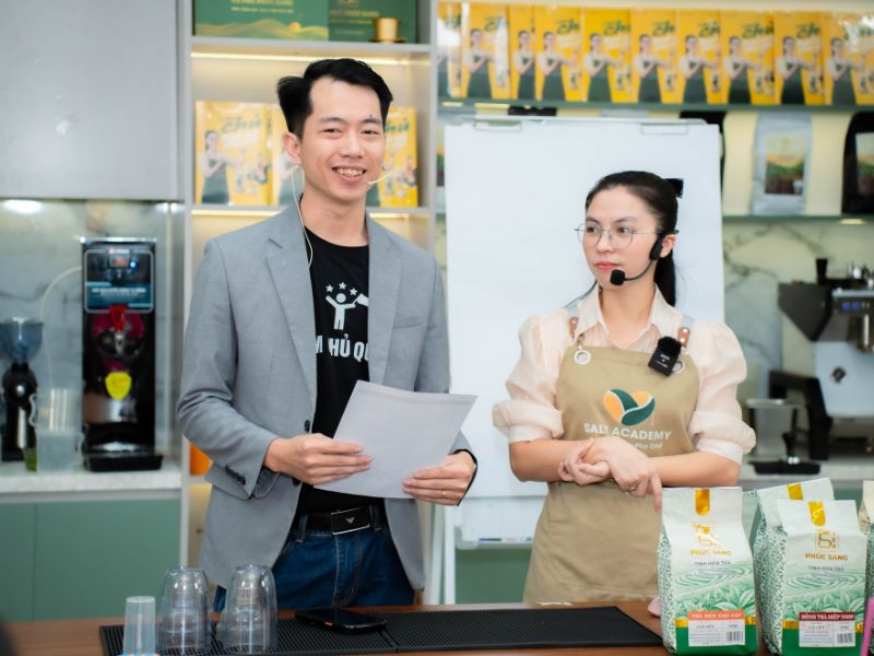 Các giảng viên cung cấp hướng dẫn chi tiết và mẹo kiểm soát chi phí, giúp khách mời tự tin kinh doanh Các giảng viên cung cấp hướng dẫn chi tiết và mẹo kiểm soát chi phí, giúp khách mời tự tin kinh doanh