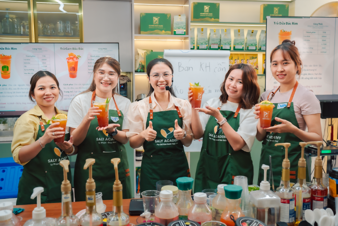Thành công từ Ly Phạm - Dạy Pha Chế | Saly Acaemy​